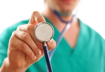 Veronelli pide ampliar la atención médica en CAPS
