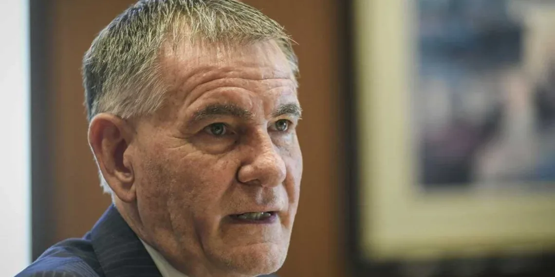 Diputado peronista busca prohibir por cinco años la importación de indumentaria usada