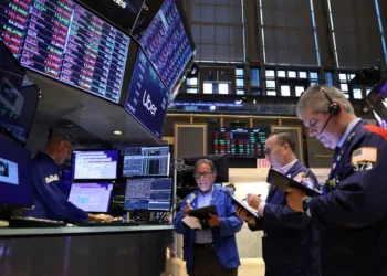 El riesgo país se afianza por debajo de los 500 puntos, producto de una nueva suba de los bonos argentinos
