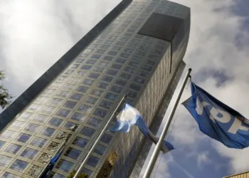 YPF anunció una inversión petrolera por USD 25 mil millones para desarrollar Vaca Muerta