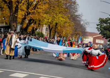Instituciones y familias acompañaron el tradicional desfile patrio