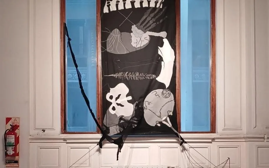 Artistas de la región exponen «Reverberancias» en el Centro Cultural Universitario Paco Urondo