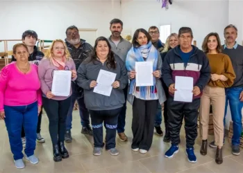 Regularización dominial a favor de vecinos de Almirante Brown