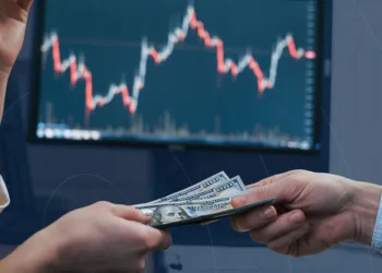 Recomiendan guiarse por la CNV para prevenir estafas de inversión