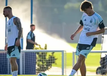 Scaloni recupera a Nico Paz y ya piensa en el amistoso con Islandia