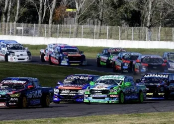 Álvaro Oroza clasifica en La Plata en la quinta fecha del TC Pista Pick Up