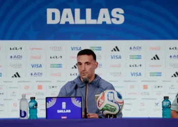 Lionel Scaloni confirmó en conferencia de prensa que Messi será suplente ante Jordania