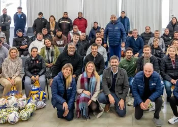 Entregaron equipamiento deportivo a decenas de clubes y deportistas de Junín