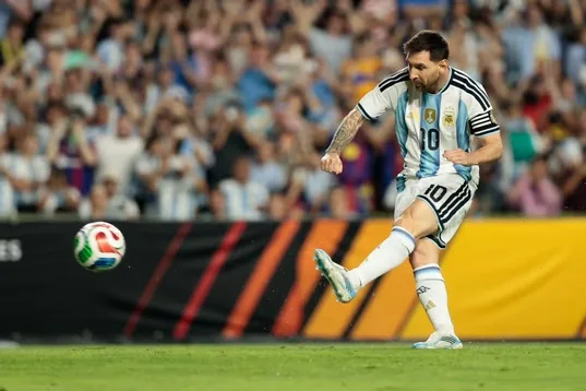 Argentina goleó a Islandia y se prepara de la mejor manera para el Mundial