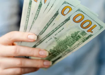 El dólar oficial cerró a $1.500, una suba de $5 con relación al último cierre