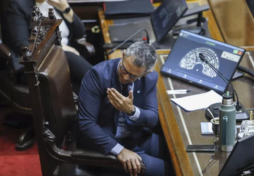 Cómo se gestó la jugada de ajedrez del oficialismo para desinflar la sesión opositora por Adorni