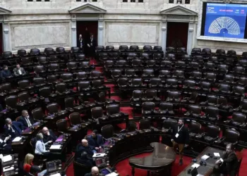 Con ayuda del PRO y la UCR, LLA logró evitar la sesión para interpelar a Adorni