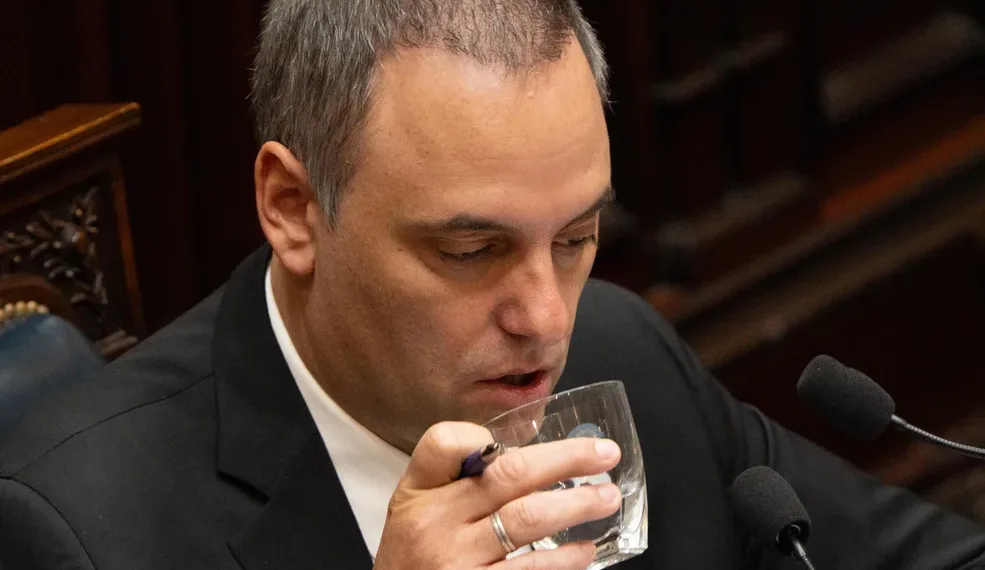 Se suspende el informe de Adorni en el Senado para evitar una interpelación del cuestionado funcionario
