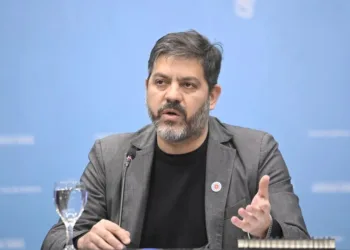 Bianco cruzó a Máximo Kirchner, pero buscó bajarle el tono a la interna