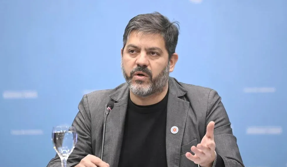 Bianco cruzó a Máximo Kirchner, pero buscó bajarle el tono a la interna