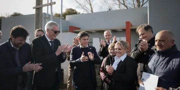 Kicillof entregó viviendas a familias de General Belgrano