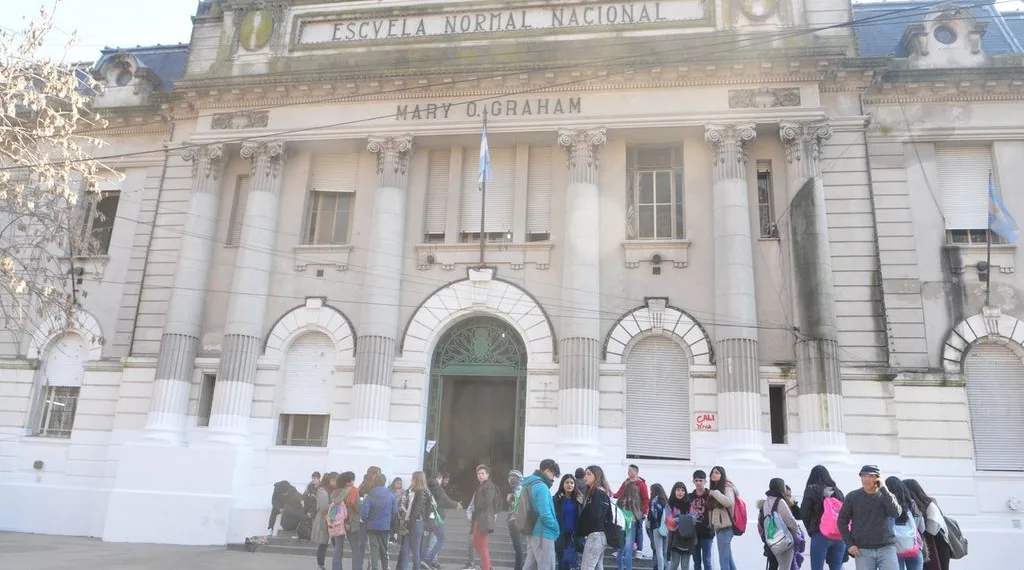 La oposición pide informes por ola de renuncias en las escuelas de la provincia