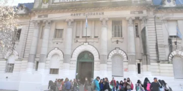 La oposición pide informes por ola de renuncias en las escuelas de la provincia