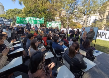 Movimientos sociales y universitarios salen a la calle