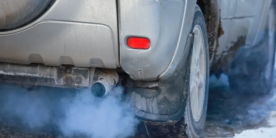 ¿Hay que dejar el auto calentando en invierno? Verdades y mitos en tiempos de frío extremo