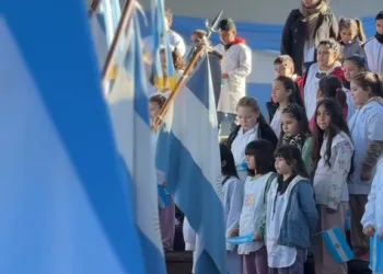 Emotiva Promesa de Lealtad a la Bandera en la Plazoleta “Oscar Soulet”