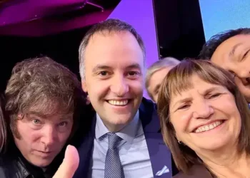 Reunión clave de Adorni con senadores libertarios antes de su paso por el Congreso