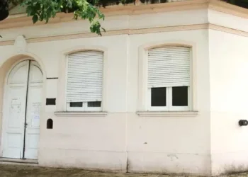 El Consejo Escolar de Junín recibió mobiliario y pizarrones