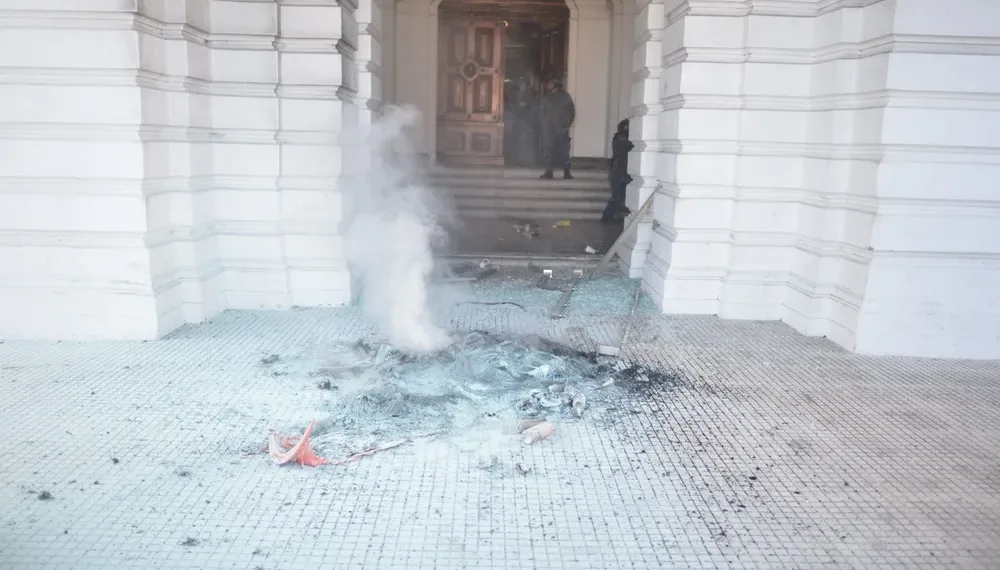 La Plata: reparar la municipalidad tras la protesta del MTE costará más de $40 millones