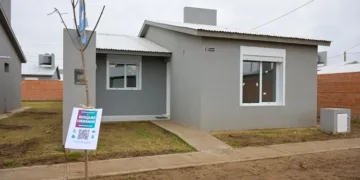 La Provincia entregó viviendas a familias de Bahía Blanca