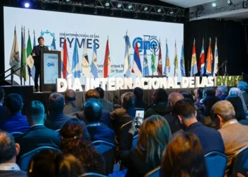 Kicillof: «La política económica del Gobierno nacional es incompatible con la industria y el desarrollo de las pymes locales»