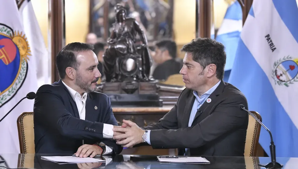Kicillof se mostró con el radical Valdés, en el capítulo correntino de su expansión nacional