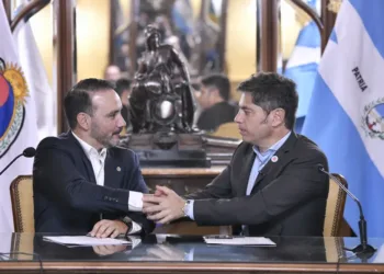 Kicillof se mostró con el radical Valdés, en el capítulo correntino de su expansión nacional