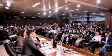 Kicillof se reunió con representantes gremiales e intendentes correntinos