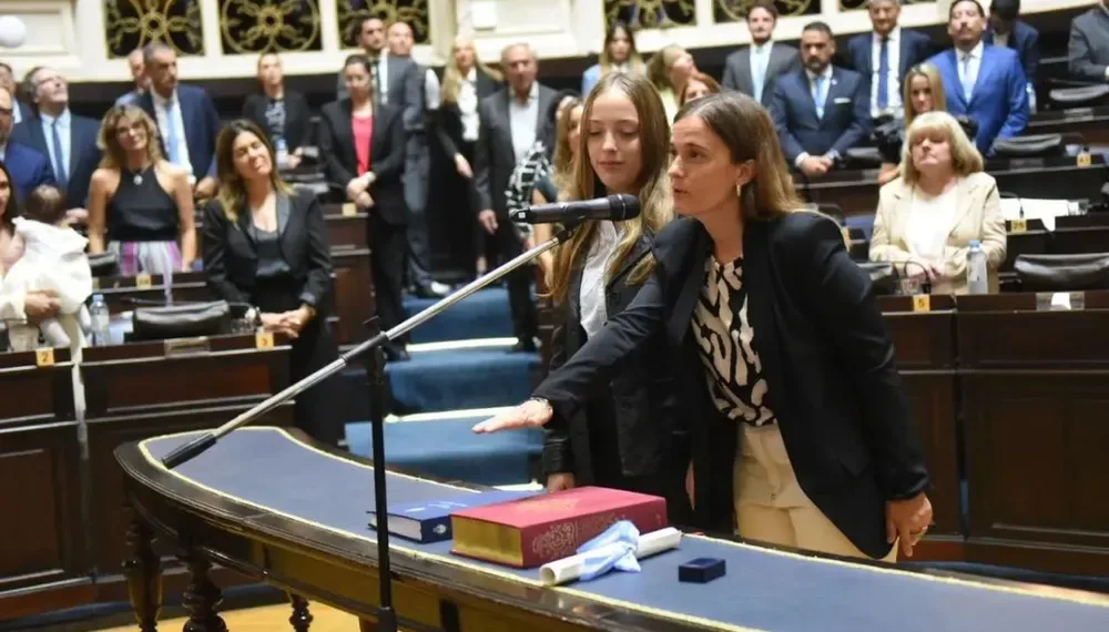 En medio de la tensión en la Legislatura, una diputada camporista desplazó a una kicillofista