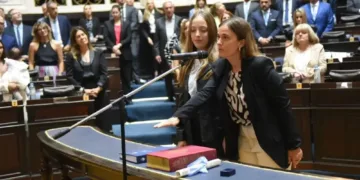 En medio de la tensión en la Legislatura, una diputada camporista desplazó a una kicillofista