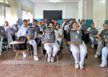 Región Sanitaria III entregó mochilas técnicas equipadas a estudiantes de enfermería