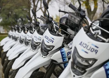 Kicillof entregó nuevos patrulleros y motos en Pergamino