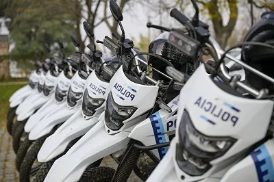 Kicillof entregó nuevos patrulleros y motos en Pergamino