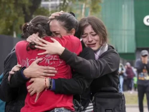 Lágrimas, canciones y banderas: la emoción tomó las calles en la histórica movilización para despedir al Indio Solari
