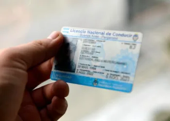 Licencias profesionales: polémica por los aumentos, las fechas de vencimiento y la cantidad de prestadores