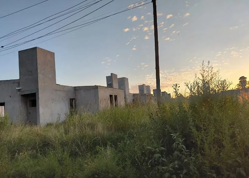 Arata adelantó que Provincia analiza la situación de las 25 viviendas