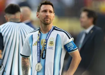 Messi recibió una ovación de los hinchas argentinos