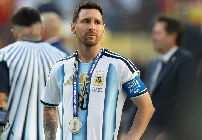 Messi recibió una ovación de los hinchas argentinos