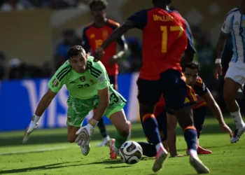 El Dibu Martínez, el mejor de la Selección que permitió estirar la ilusión hasta el final