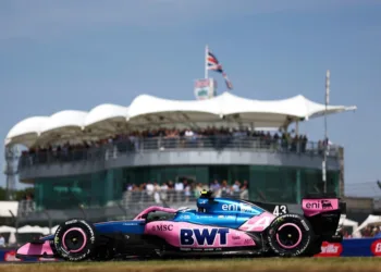 Franco Colapinto aprovechó un final de carrera caótico en Silverstone y sumó dos puntos
