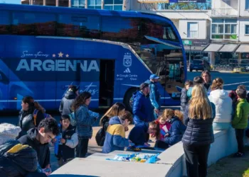 El espíritu mundialista volvió a sentirse en Junín con la llegada del colectivo oficial de la Selección
