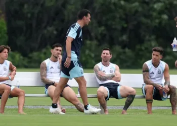 Scaloni define el equipo para la final de mañana ante España