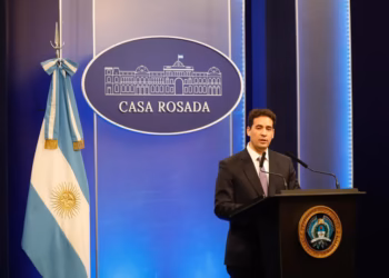 El Gobierno confirmó que Adorni mantiene la custodia por “cuestiones de seguridad”