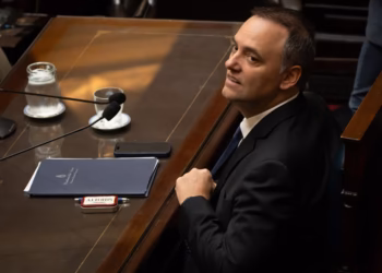 Confirmaron que Adorni gastó 139 millones de pesos con tarjetas de crédito