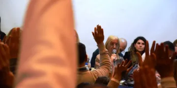 La Provincia acordó con los gremios docentes y de la Ley 10430 un aumento salarial del 7% escalonado en julio y agosto